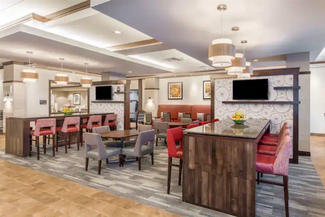 Hampton Inn & Suites Madison Downtown Eksteriør billede