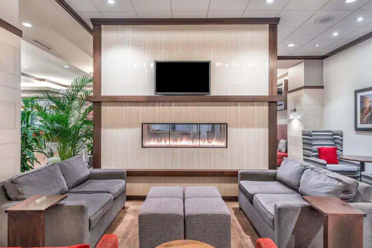 Hampton Inn & Suites Madison Downtown Eksteriør billede