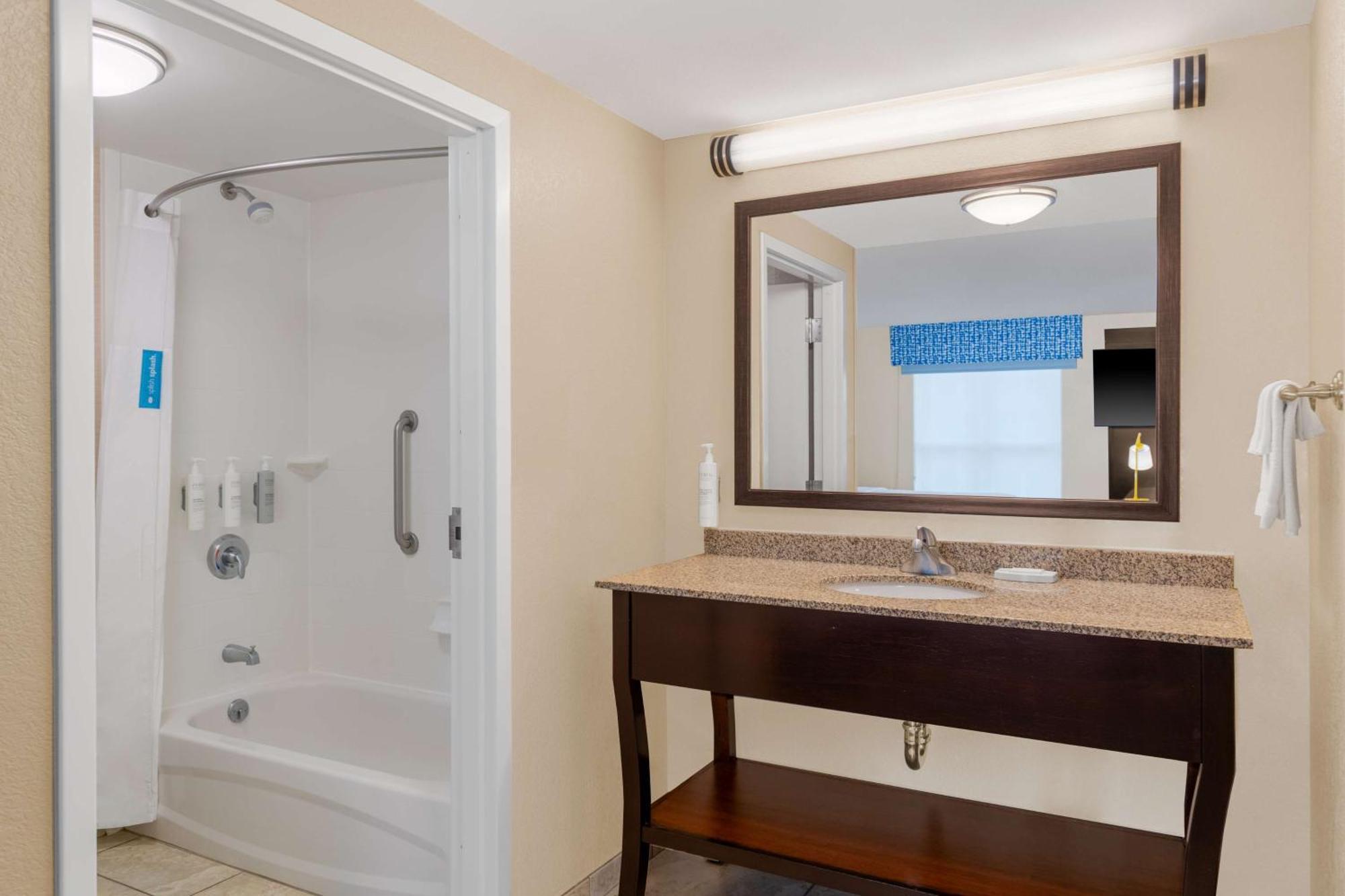 Hampton Inn & Suites Madison Downtown Eksteriør billede