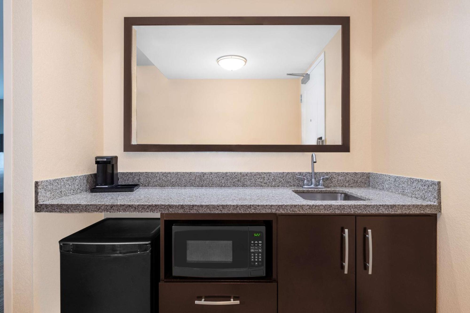 Hampton Inn & Suites Madison Downtown Eksteriør billede