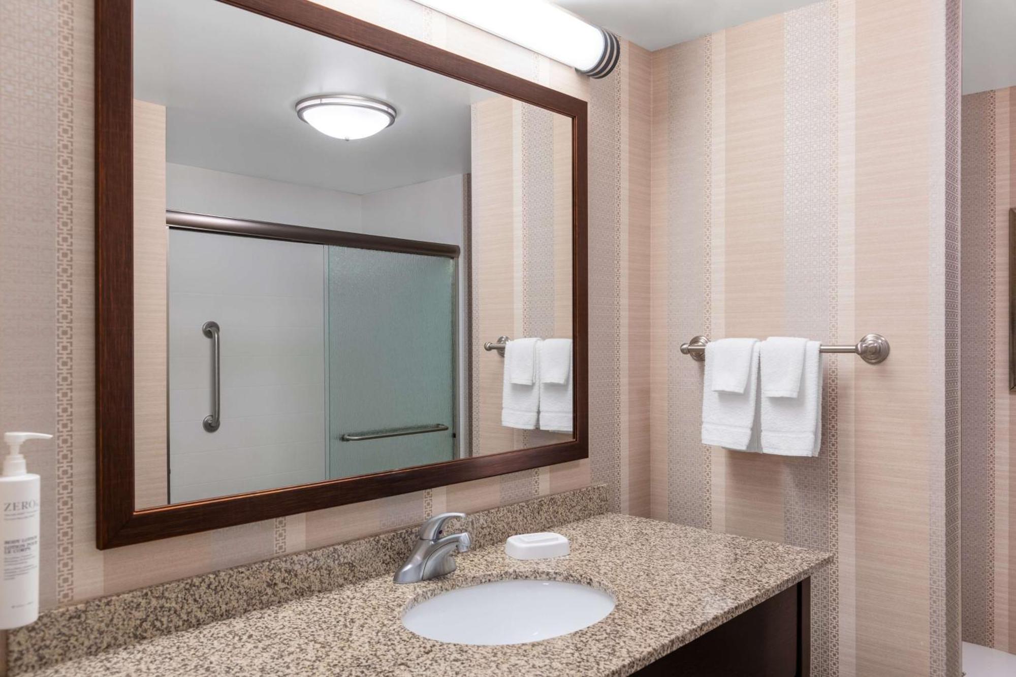 Hampton Inn & Suites Madison Downtown Eksteriør billede